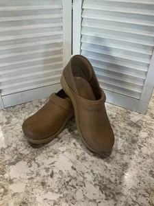 Dansko Professional Women's Shoes - Honey Distressed Leather, Size 39 - Picture 1 of 9