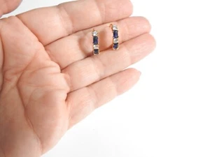 Pendientes perforados de aro de metal tono dorado con circonita cúbica transparente azul vintage - Imagen 1 de 4