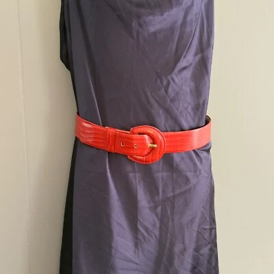 Cinto de couro de crocodilo vermelho vintage EUA M declaração ousada Euro verão retrô 5563M Abbé - Imagem 1 de 4