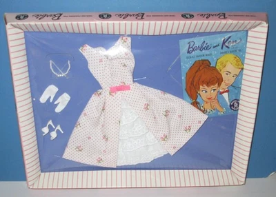 Firmado por Bill Greening Let's Play Barbie Reproducción Jardín Fiesta Conjunto NRFB Foto 1 de 3