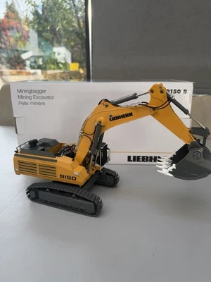 Liebherr 9150 In Yellow Excavator Model 1/50 - Image 1 of 2