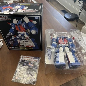 MP-22 Masterpiece Ultra Magnus AUTHENTIC with coin - Picture 1 of 14