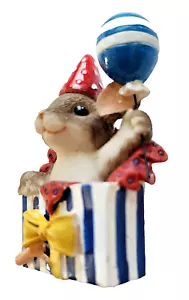 Bezaubernde Schwanz PIN Vintage MACKENZIE Maus in GESCHENKBOX Geschenk mit Ballon Brosche - Bild 1 von 4