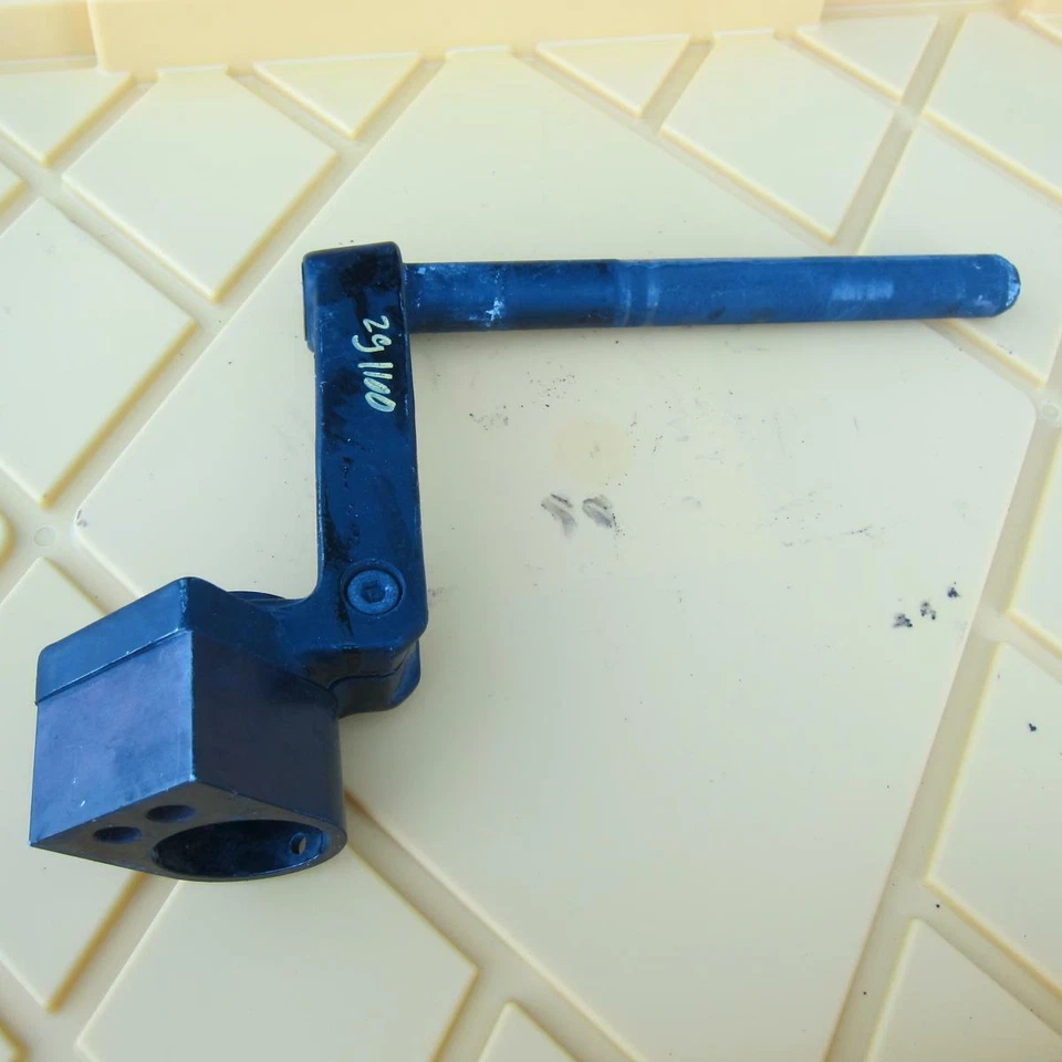 1998 Kawasaki Concours 1000 ZG1000A OEM ПРАВЫЙ ЗАЖИМ НА РУЛЬ ВЫСОКИЙ - Изображение 1 из 4