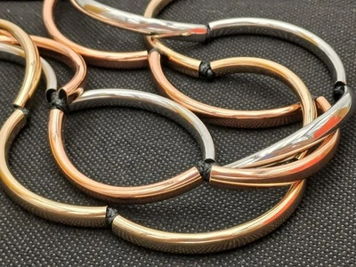 COLLANA LUNGA CON CURVE METALLICHE TRE COLORI - Immagine 1 di 4