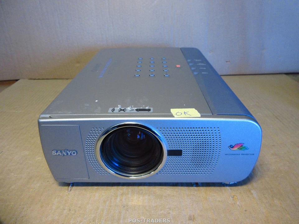 Sanyo PLC-XU20B Projector Beamer 4000 LUMENS XGA 3LCD - No remote - TESTED OK  - Bild 1 von 4