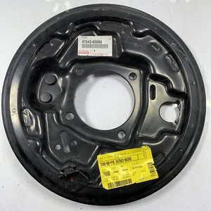 47043-60090 PIASTRA APPOGGIO DX GANASCE FRENO POSTERIORI TOYOTA LANDCRUISER OEM - Imagen 1 de 3