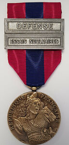 Médaille de la Défense Nationale Bronze et 2 Agrafes