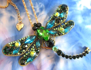 BETSEY JOHNSON BEAUTIFUL LARGE GREEN DRAGONFLY PENDANT CHAIN NECKLACE/BROOCH - Picture 1 of 6
