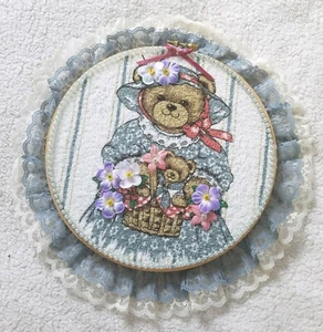 Vintage Embroidery Hoop Art Wall Décor ~ Country Mama and Baby Bear - Picture 1 of 5