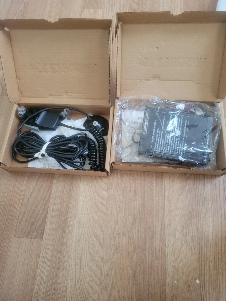 Cobra 10 Ultra CB 2 Way Mobile 40 Channel Model 10ULTRA-A With Mic + Antenna - Image 1 of 4