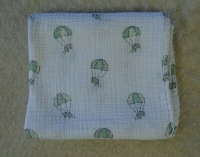 Manta Aden + Anais Tortugas Paracaidismo Bebé Verde Blanco Gris Paracaídas Foto 1 de 4