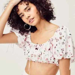 For Love & Lemons Crop Top Cold Hearted Short Sleeve Sequin Flower White Pink - Picture 1 of 15