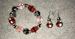 NEU Kate & Macy Glasperlen Stretch Weihnachtsarmband mit passenden Ohrringen - Bild 1 von 6