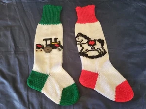 Dos impresionantes medias de Navidad hechas a mano 1st One Is A Train 2nd Is A Rkn Horse - Imagen 1 de 4