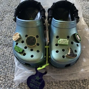 Crocs Wicked Elphaba Glow In The Dark Classic Clog — M6 / W8 — New 210524-90H - Picture 1 of 6