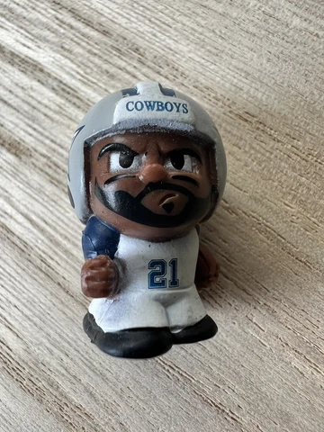 2019 NFL Series 8 Teenymates Dallas Cowboys RB Ezekiel Elliott color rush figure Cover