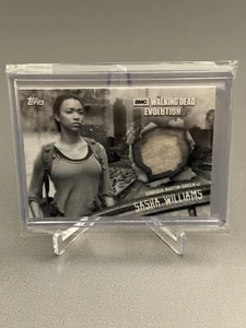 TOPPS WALKING DEAD EVOLUTION SONEQUA MARTIN-GREEN/SASHA RELIC CARD 05/10 - Picture 1 of 2
