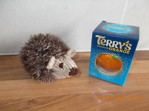 HEDGEHOG CHOCOLATE ORANGE COVER PLUS TERRYS CHOCOLATE - Picture 1 of 1