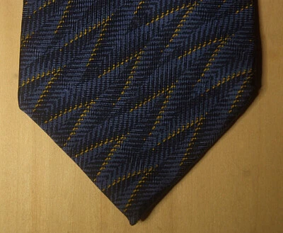 Corbata de seda Jhane Barnes tejida personalizada azul en zig-zag. Japón. 3 7/8" x 60" Foto 1 de 3
