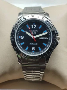 Seiko 5 Automatic Sport Black Dial Fixed Bezel Stainless Steel Men's Wrist Watch - Picture 1 of 10