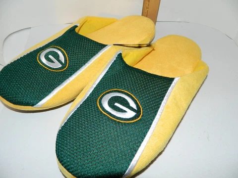 Green Bay Packers NFL TEAM SLIPPERS Size XLARGE 13-14 Holiday tailgate party Cover