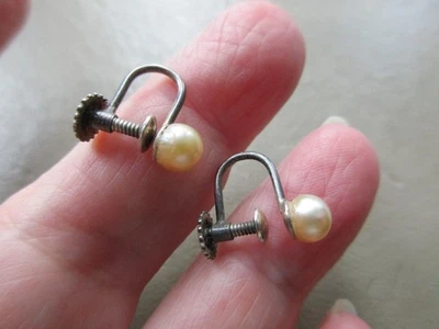 СТАРИННЫЙ ВИНТАЖНЫЙ EDWARDIAN СЕРЕБРО ЖЕМЧУГ ВИНТ НАЗАД ЗАЖИМ НА СЕРЬГИ-ГВОЗДИКИ - Изображение 1 из 4