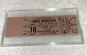 LINDA RONSTADT 1977 UNBENUTZTE KONZERTKARTE SELLAND ARENA FRESNO CA Ephemera braun - Bild 1 von 5