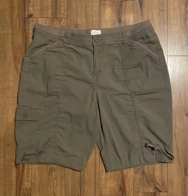 Pantalones cortos verdes #1100 St. John’s Bay 18W Foto 1 de 4