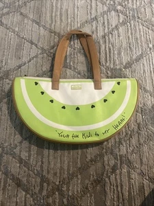 Betsey Johnson With Love Kiwi Picknicktasche Tasche Picknick Sommer Kühlbox isoliert - Bild 1 von 3