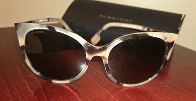 Burberry Sunglasses Women Cats eyes B4333 - Image 1 of 4