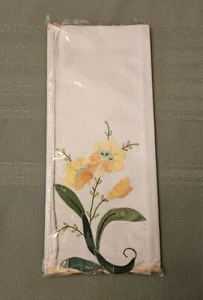 Par de toallas de algodón para invitados con apliques de flores 21,5"x 14" bordes festoneados - Imagen 1 de 6