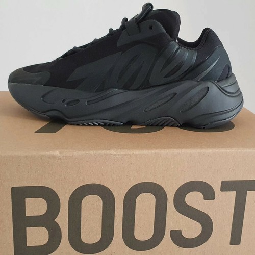 Taglia UK 4 Adidas Yeezy Boost 700 nuovo nero 2020