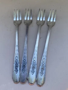 Vintage CROSBY Silver Plate 1935 CROSBY Cocktail/Seafood Fork 6 1/8", Set of 4 - Picture 1 of 4