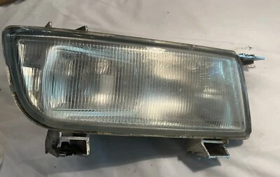 Luz antiniebla lado derecho pasajero SAAB 9-5 2002-2005 VALEO OEM 5284534 Foto 1 de 4