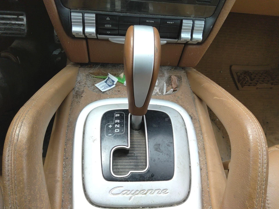 05 PORSCHE CAYENNE Floor Shifter Floor Shifter Auto - Image 1 of 1