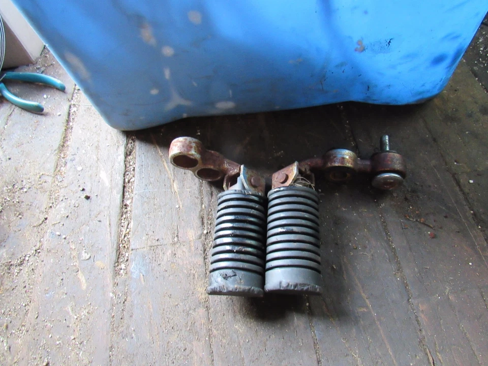 1982 suzuki gs1100 gl front foot pegs left right peg - Imagem 1 de 1