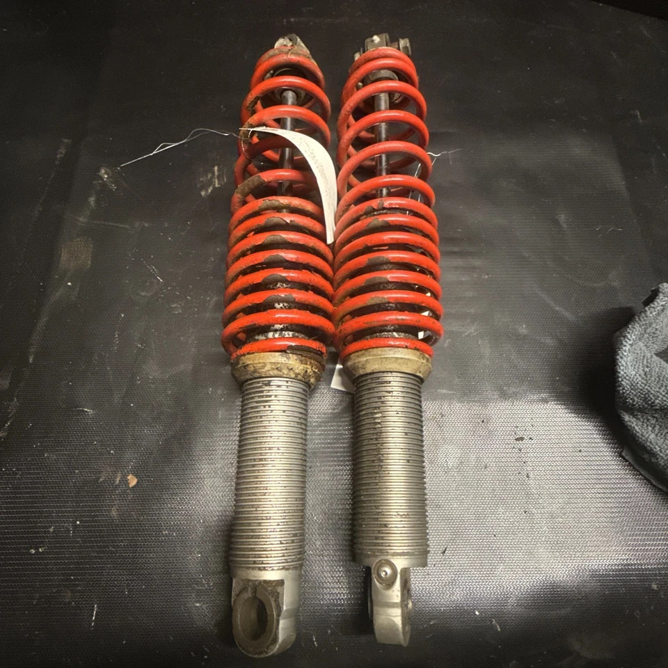 Amortecedores dianteiros 2005 Arctic Cat ZR 900 esquerda e direita ZR3 1703-657 - Imagem 1 de 4