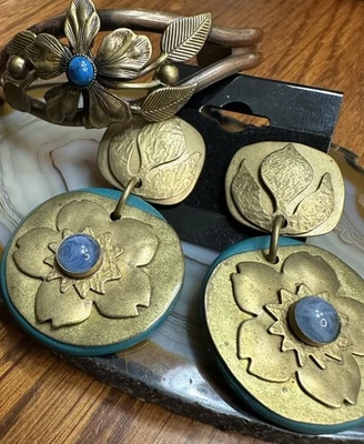 Juego de pulsera y pendientes artesanales de cobre y latón con piedras Foto 1 de 4