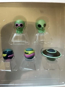 VIVITAR MECHANICAL KEYBOARD CAPS 2024 (ALIENS UFO) BRAND NEW AND FACTORY SEALED - Picture 1 of 4