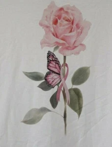 Camiseta Grande, Blanca de Apoyo a la Concientización del Seno Mariposa sobre una Rosa - Imagen 1 de 4
