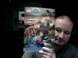 ROMPECABEZAS DE CUMPLEAÑOS DE BOLSILLO PARA NIÑOS LEGO JURASSIC WORLD HERO - Imagen 1 de 3