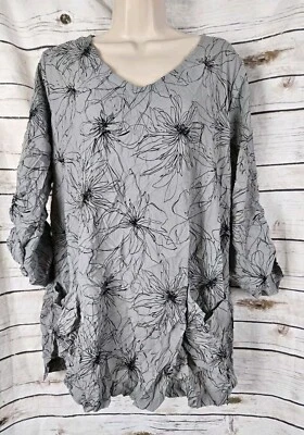 Comfy USA Gray Floral Crinkle Tunic Top M Lagenlook Roll Sleeves Pockets A-Line - Image 1 of 4