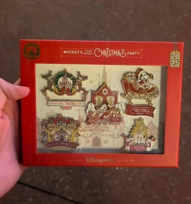 全新 🎄2025 迪士尼公园 米奇圣诞快乐派对 5 针盒套装 LE — 第 1/4 张图片