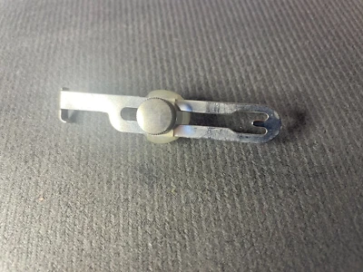 Vintage Singer 161172 Metal Seam Guide Attachment - Image 1 of 3