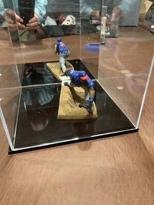 Figura de acción McFarlane firmada por Derrek Lee es vitrina Foto 1 de 3