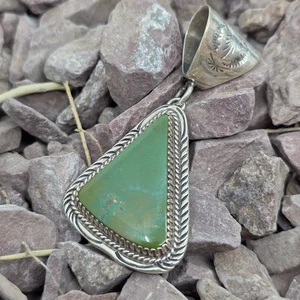 Collana con ciondolo in argento sterling Navajo turchese verde Nevada di alta qualità - Foto 1 di 8