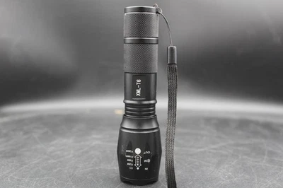 Torcia Impermeabile Regolabile Focus Zoom Xml-t6 Led 1200lm 3 Modalità - Immagine 1 di 4