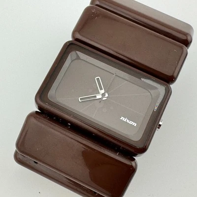 Reloj de Cuarzo Nixon The Vega Japón Unisex 30m Marrón Plástico Rectángulo Batería Nueva Foto 1 de 4
