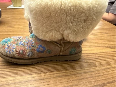 UGG AUSTRALIA EMBROIDERY CHESTNUT FLORAL SHORT BOOTS #1002164 US 6 - Image 1 of 2